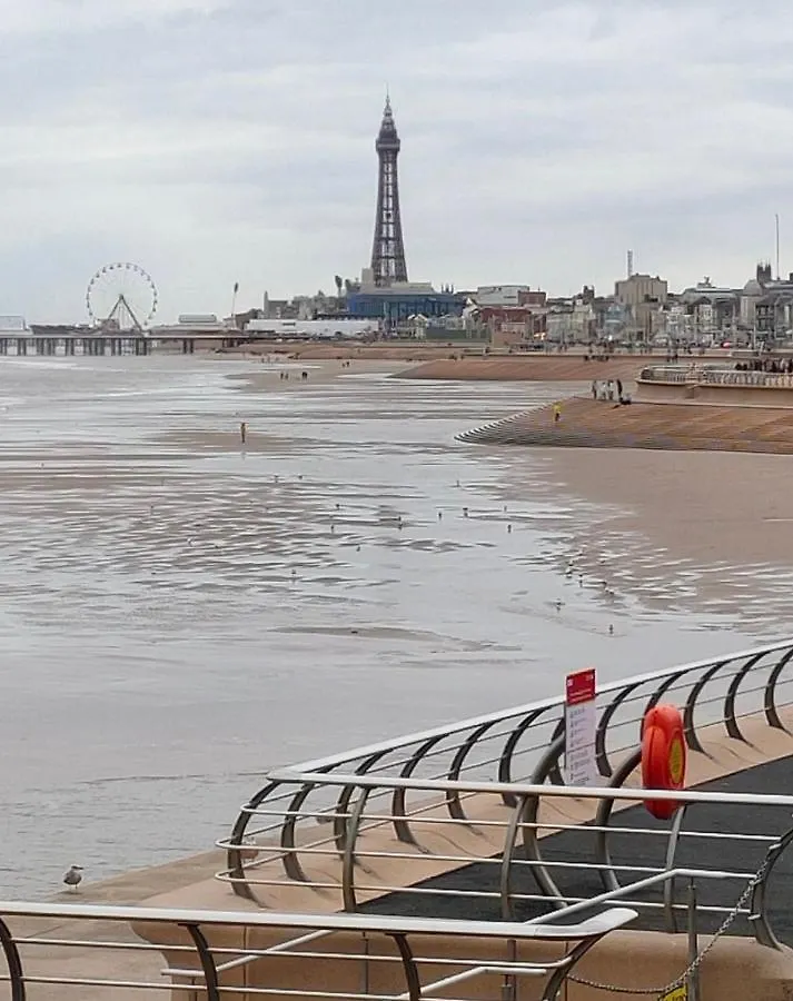 By The Seaside Bed & Breakfast Blackpool United Kingdom