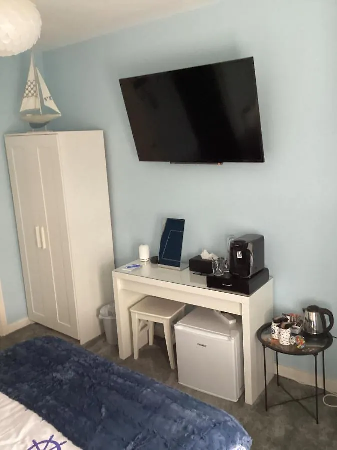 By The Seaside Bed & Breakfast Blackpool
