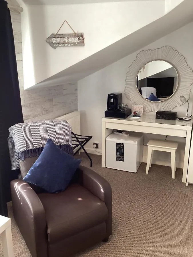 By The Seaside Bed & Breakfast Blackpool